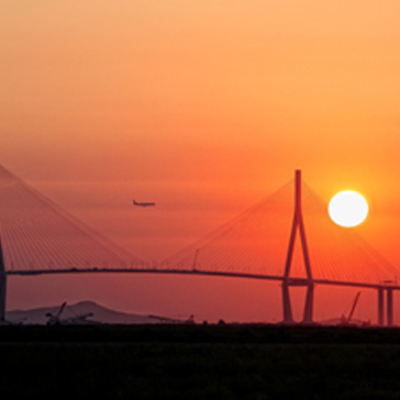 인천대교 근접 선상